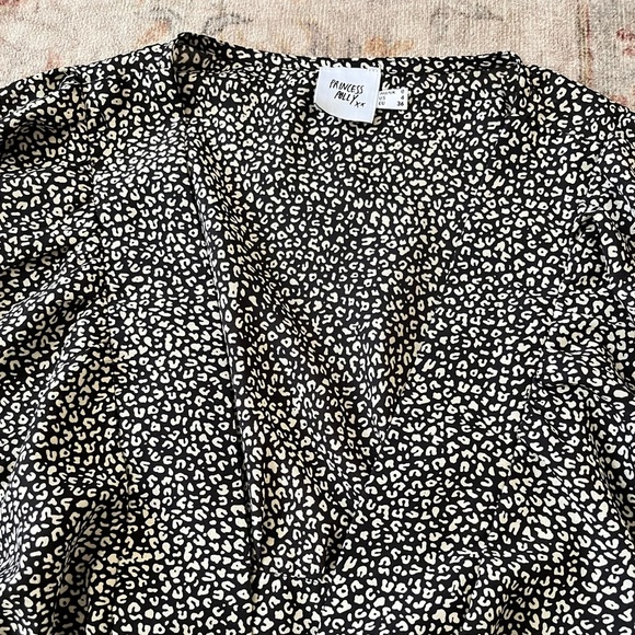 Princess Polly Black and White Front Tie Floral Blouse - Picture 4 of 7